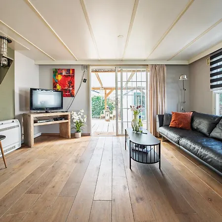 13, Artist-designed With Ac, Parking & Fully Fenced! *