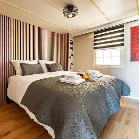 13, Artist-designed With Ac, Parking & Fully Fenced! Chalet *