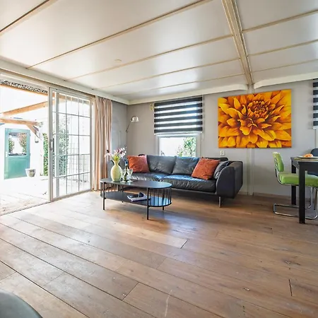 13, Artist-designed With Ac, Parking & Fully Fenced! * Oisterwijk