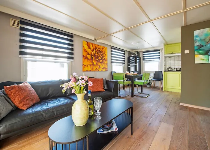 13, Artist-designed With Ac, Parking & Fully Fenced! Chalet *