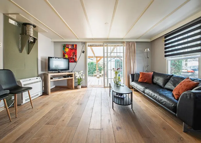 13, Artist-designed With Ac, Parking & Fully Fenced! *