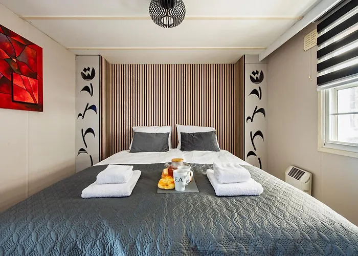 13, Artist-designed With Ac, Parking & Fully Fenced! Oisterwijk