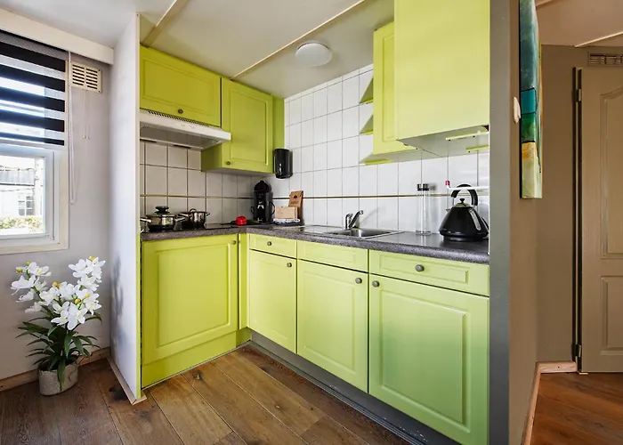 13, Artist-designed With Ac, Parking & Fully Fenced! * Oisterwijk