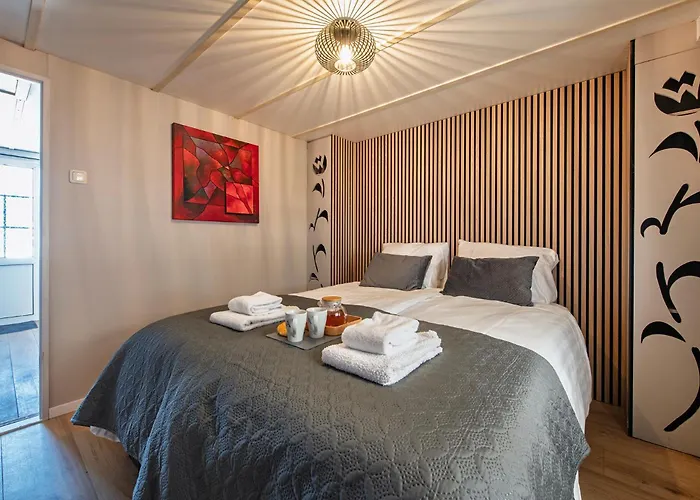 Chalet 13, Artist-designed With Ac, Parking & Fully Fenced!