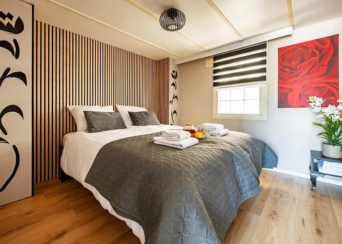 13, Artist-designed With Ac, Parking & Fully Fenced! Chalet *