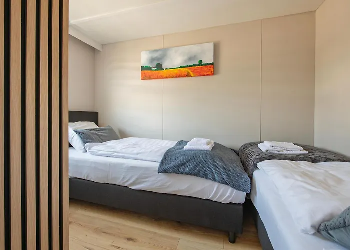 Chalet 13, Artist-designed With Ac, Parking & Fully Fenced! *