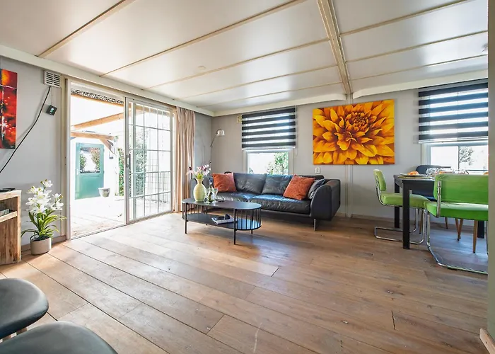 13, Artist-designed With Ac, Parking & Fully Fenced! * Oisterwijk