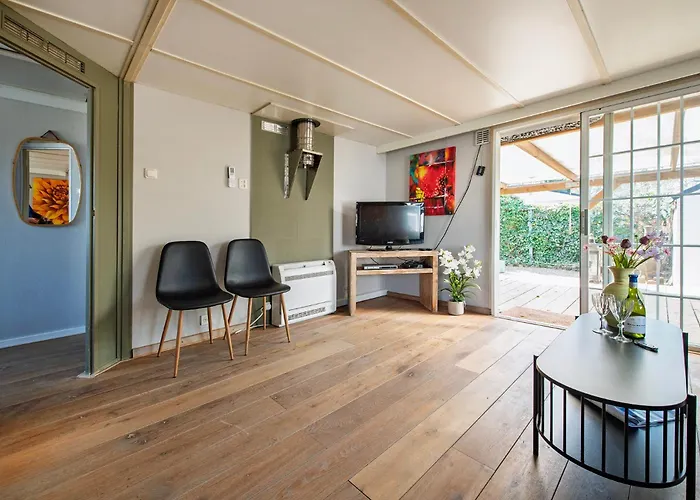 13, Artist-designed With Ac, Parking & Fully Fenced! Chalet