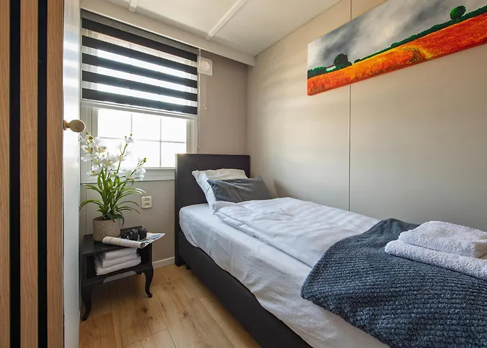 13, Artist-designed With Ac, Parking & Fully Fenced! *