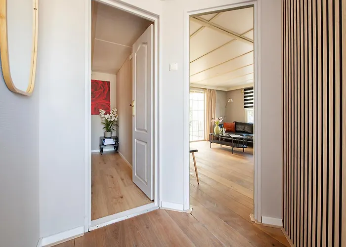 13, Artist-designed With Ac, Parking & Fully Fenced! Oisterwijk