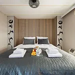 13, Artist-designed With Ac, Parking & Fully Fenced! אויסטרוויק