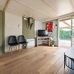 13, Artist-designed With Ac, Parking & Fully Fenced! בקתה
