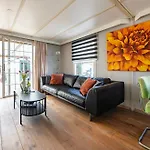 13, Artist-designed With Ac, Parking & Fully Fenced! בקתה *